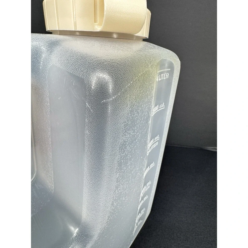 Vtg. Rubbermaid Servin Saver Pitcher/Jug 1 Gallon 4 Qt. #0231 Flip Top Lid‎
